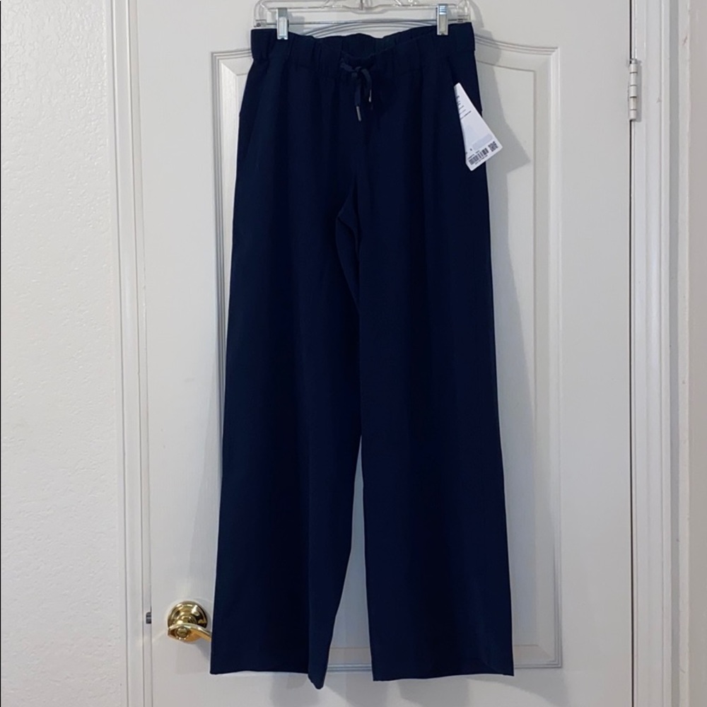 New lululemon on the fly wide leg 7/8 pants woven